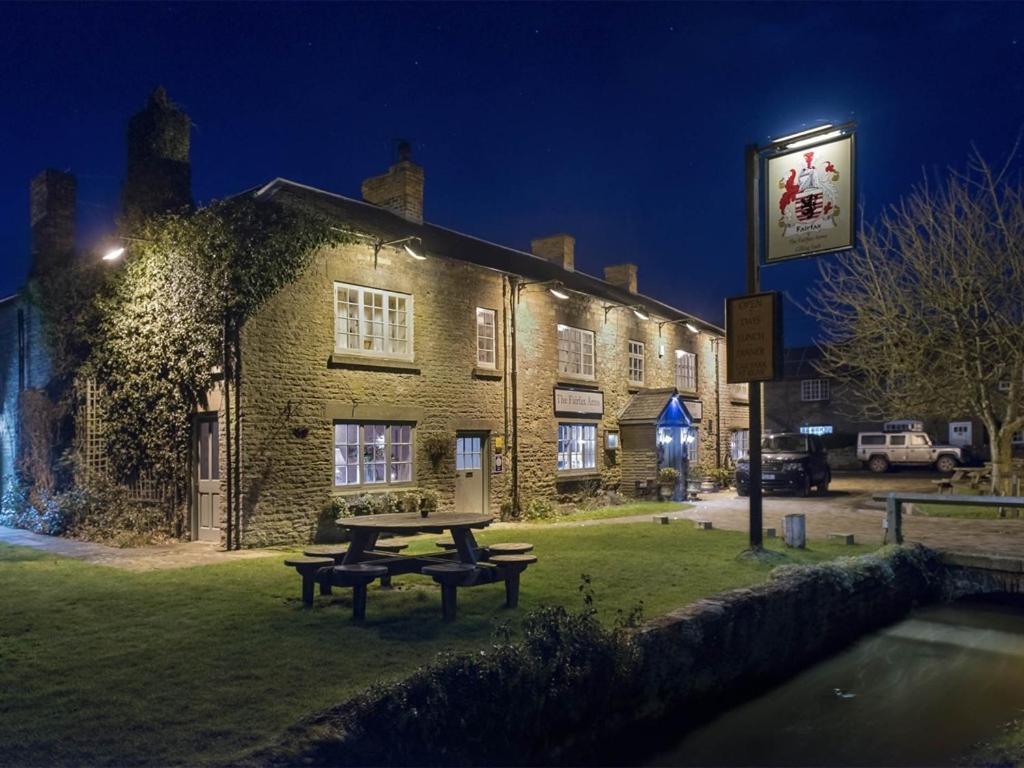 The Fairfax Arms Hotel Gilling East Exterior photo